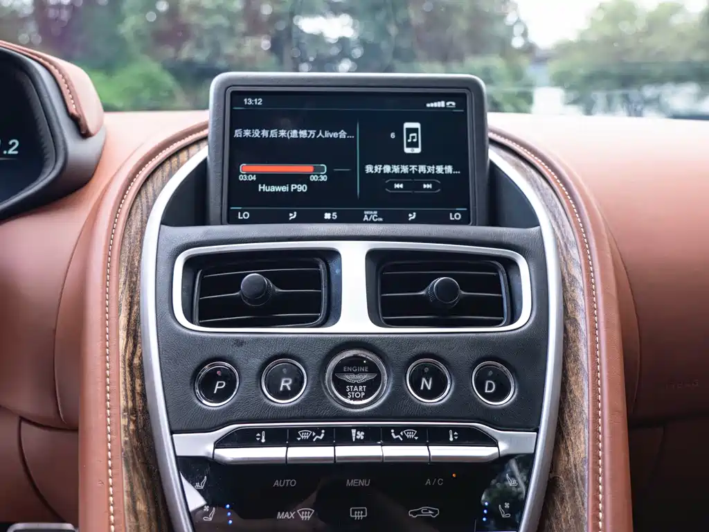 Aston Martin DB11 — миниатюра 13