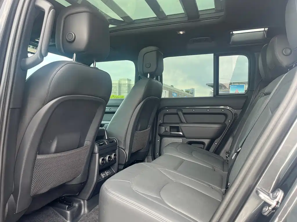 Land Rover Defender — миниатюра 8