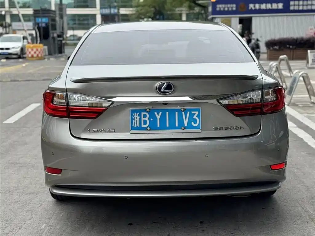Lexus ES 2015 300h Comfort