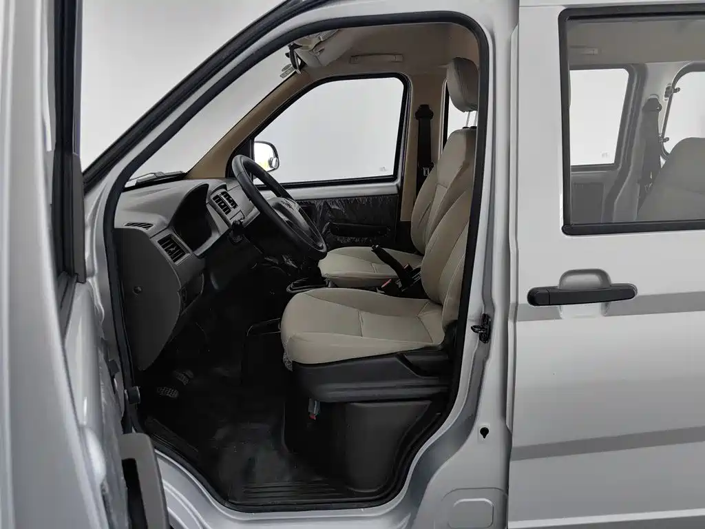Wuling Rongguang — миниатюра 10