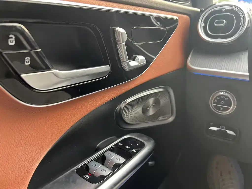 Mercedes-Benz C-Class — миниатюра 16