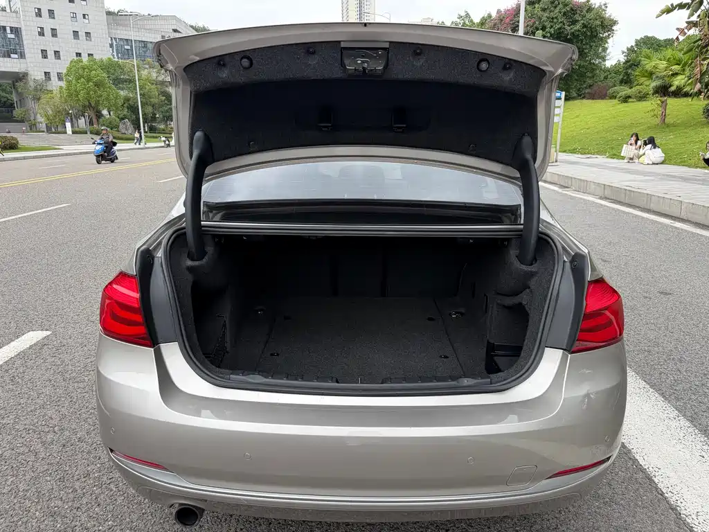 BMW 3 Series — миниатюра 8