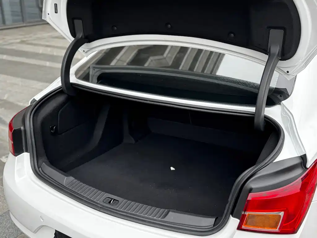 Buick Verano — миниатюра 15