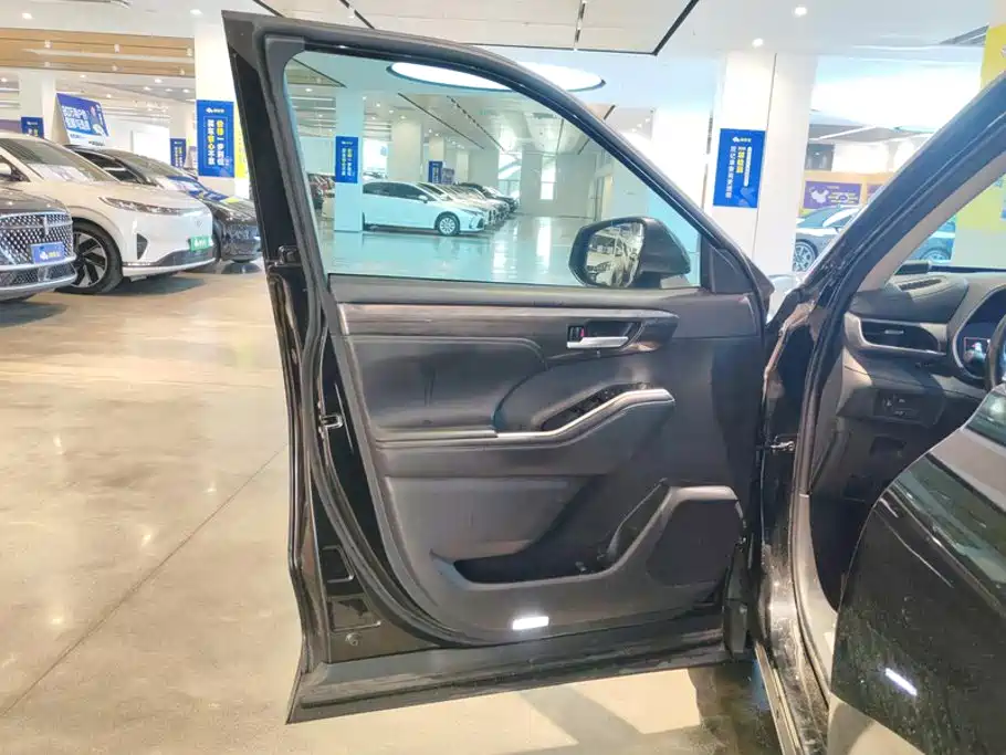 Toyota Highlander 2024 2.5L Luxury 7 мест