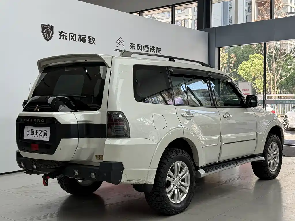 Mitsubishi Pajero (Import) — миниатюра 6