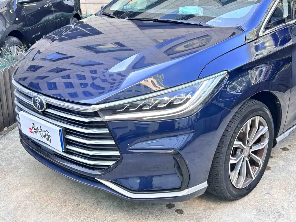 BYD MAX — миниатюра 3