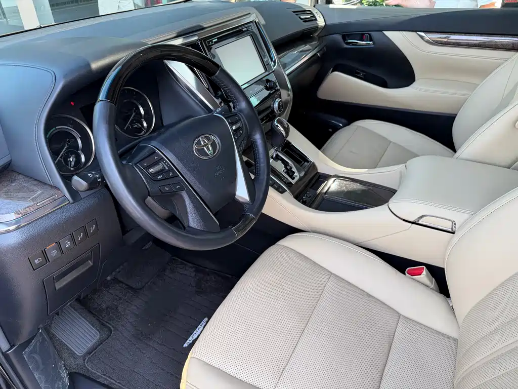 Toyota Alphard 2019 2.5L Luxury