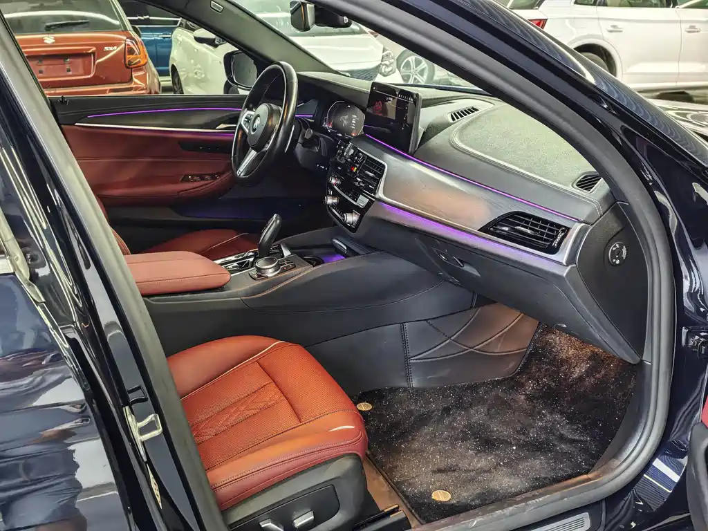 BMW 5 Series — миниатюра 4