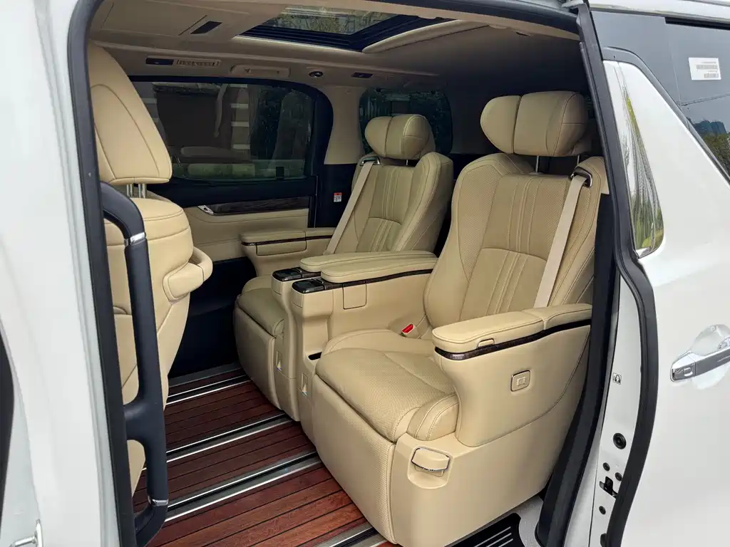 Toyota Vellfire — миниатюра 6