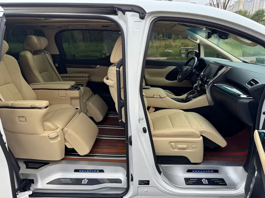 Toyota Vellfire — миниатюра 12