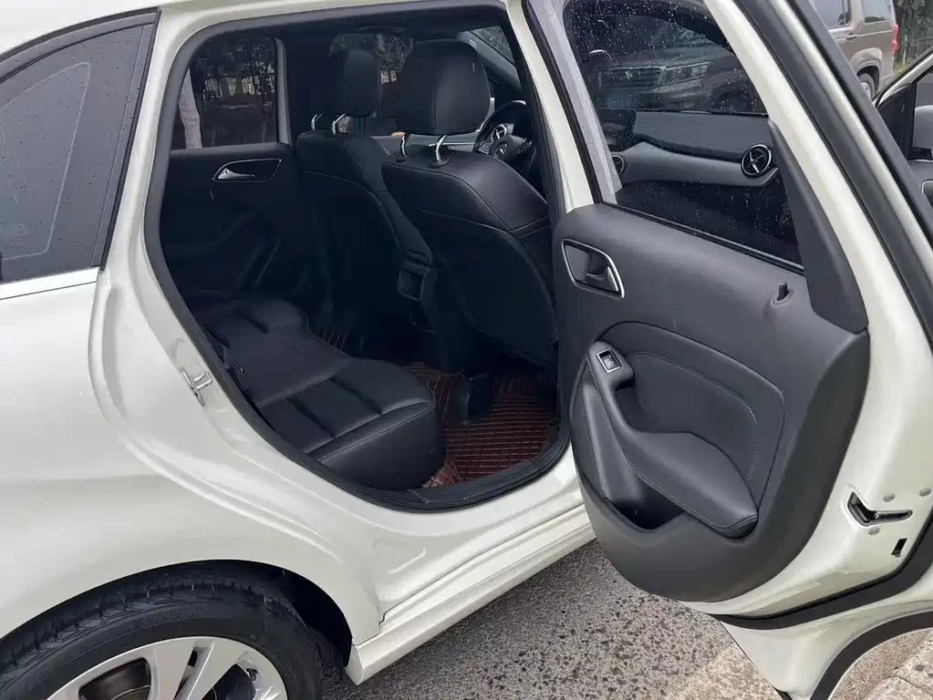 Mercedes-Benz B-Class — миниатюра 10