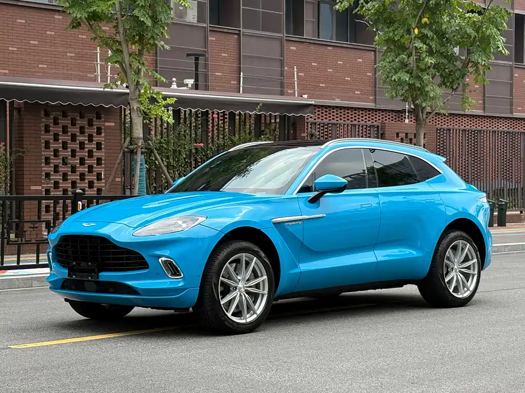 Aston Martin DBX