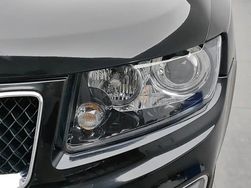 Jeep Compass (Import) — миниатюра 7