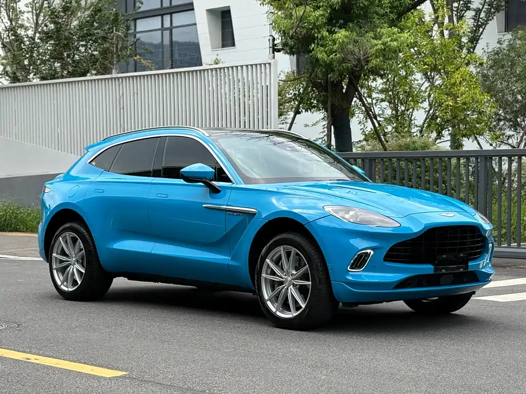 Aston Martin DBX — миниатюра 3