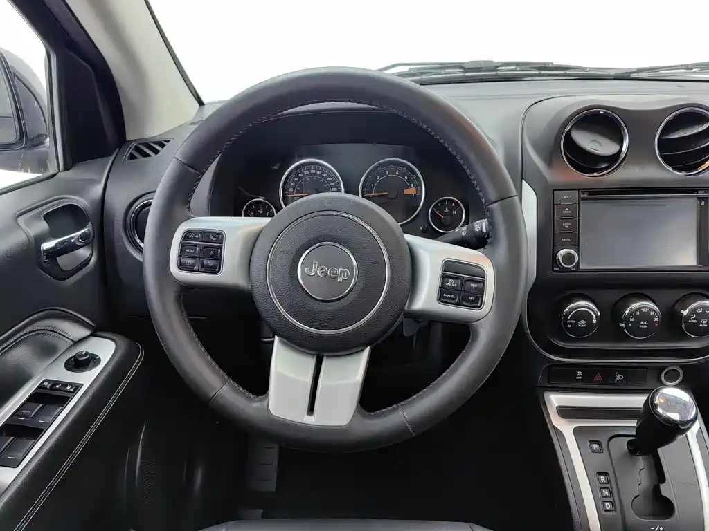 Jeep Compass (Import) — миниатюра 11