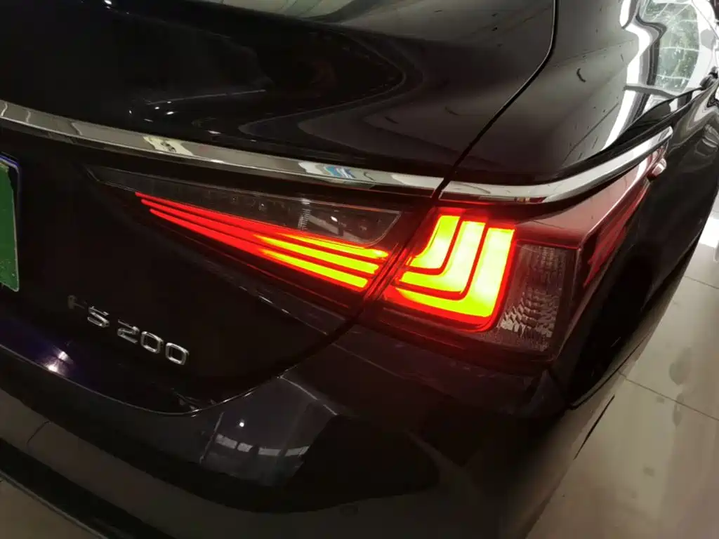 Lexus ES — миниатюра 8