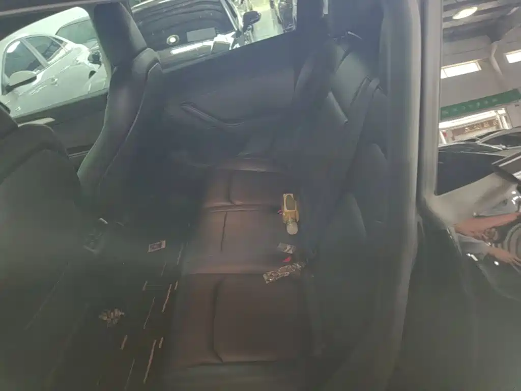 Tesla Model Y — миниатюра 17