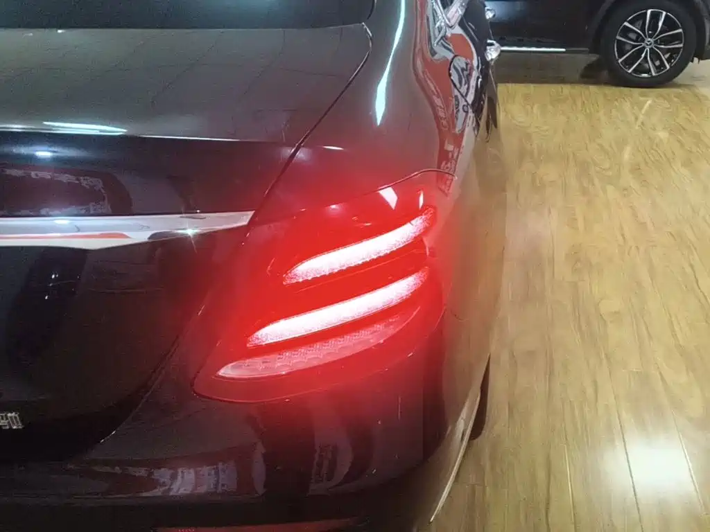 Mercedes-Benz E-Class — миниатюра 8