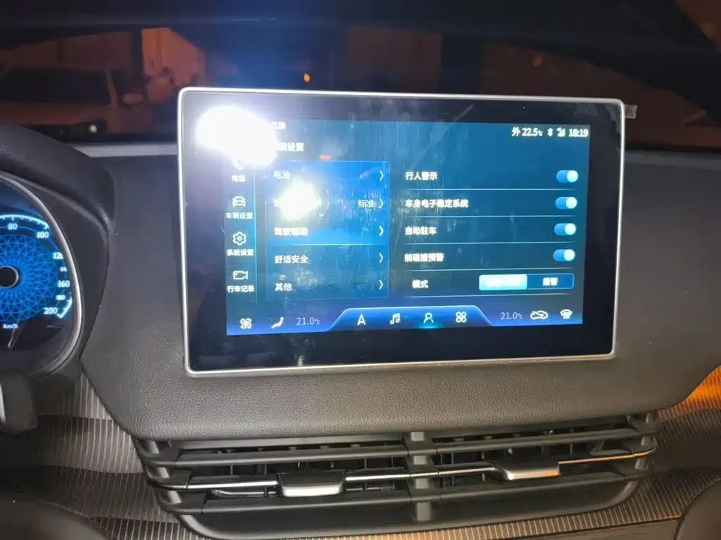 Hongqi Hongqi E-QM5 — миниатюра 20