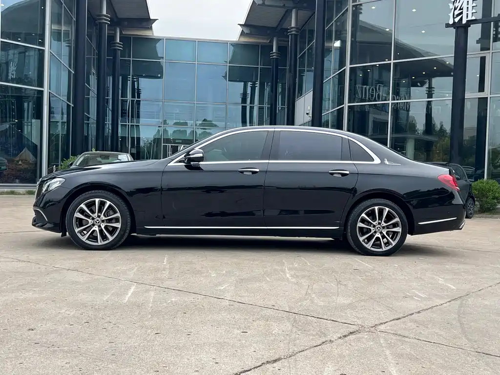 Mercedes-Benz E-Class — миниатюра 2