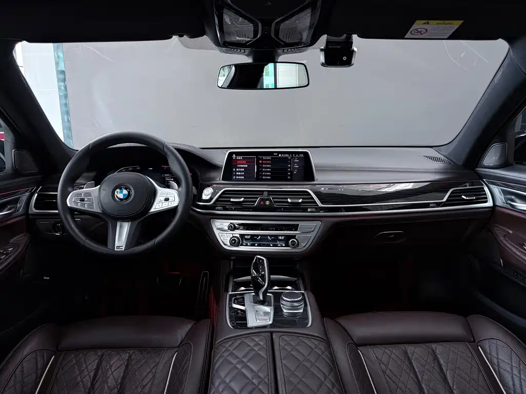 BMW 7 Series — миниатюра 11