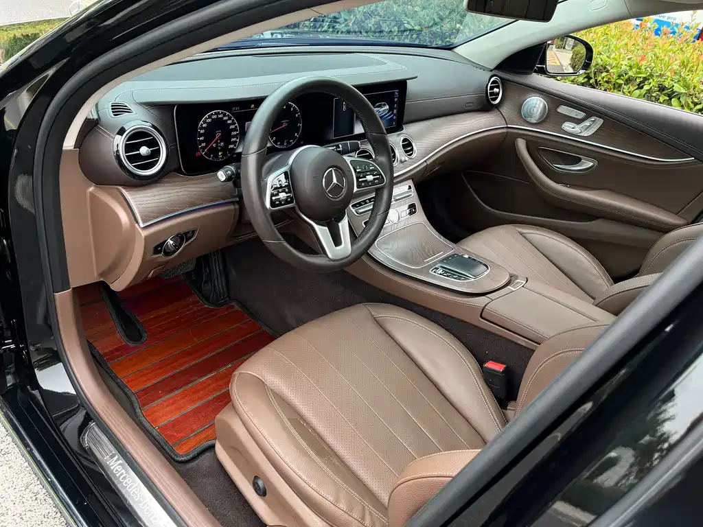 Mercedes-Benz E-Class — миниатюра 14