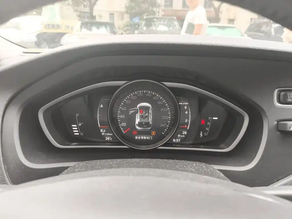 Volvo V40 — миниатюра 8