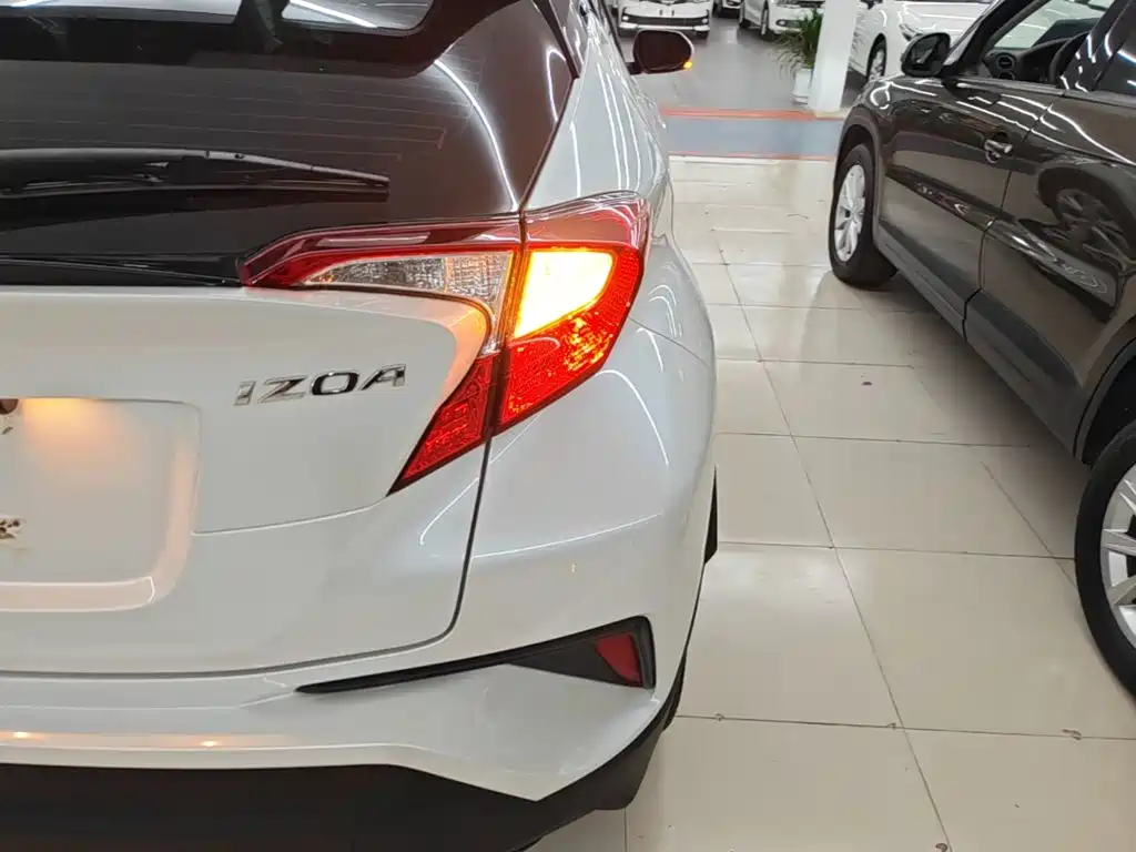 Toyota IZOA — миниатюра 8