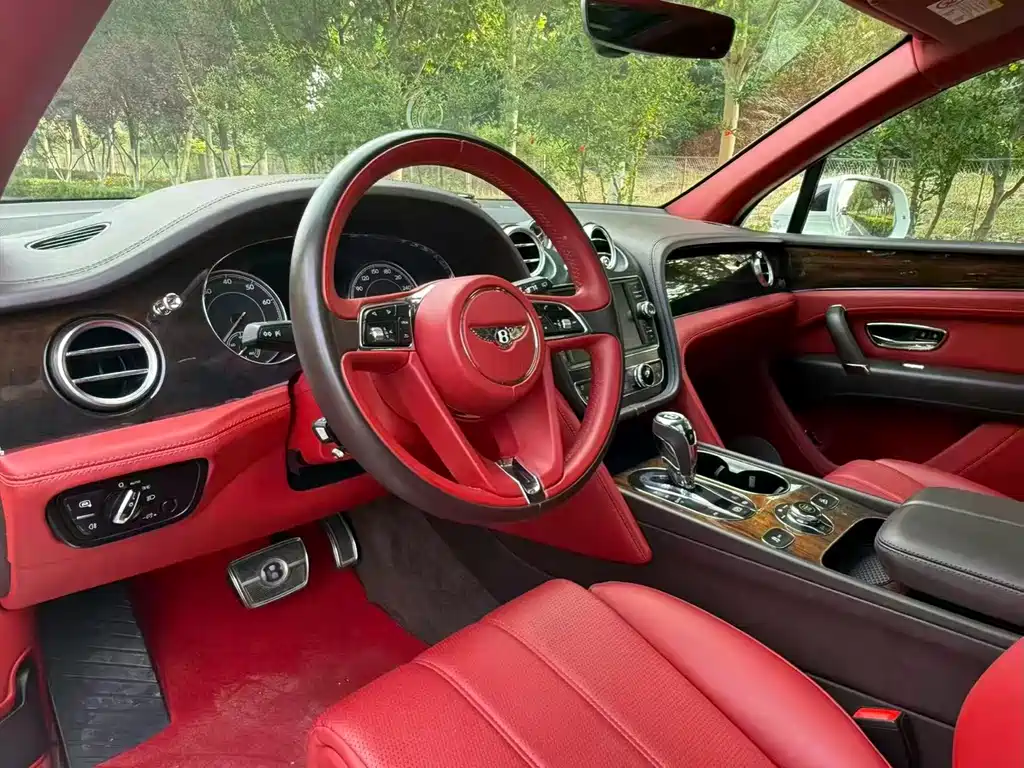 Bentley Bentayga — миниатюра 4