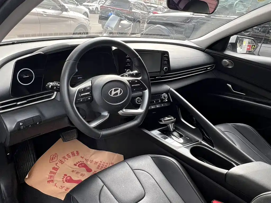 Hyundai Elantra — миниатюра 4