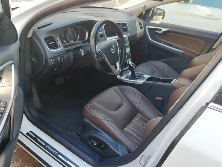 Volvo S60 PHEV — миниатюра 9