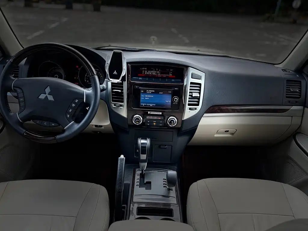 Mitsubishi Pajero (Import) — миниатюра 9