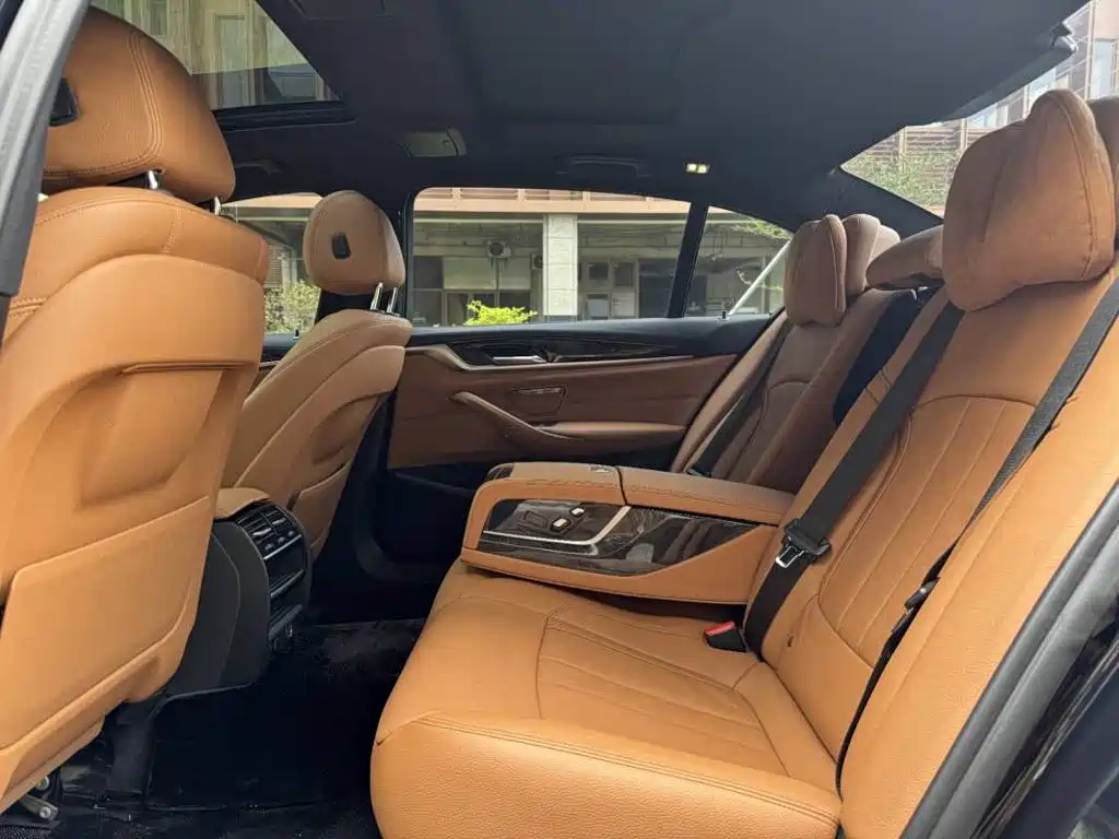 BMW 5 Series — миниатюра 5