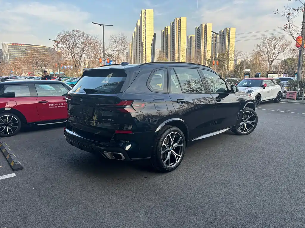 BMW X5 2023 xDrive 30Li Premium M Sport