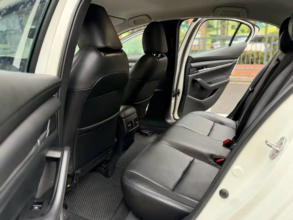 Mazda 3 Axela — миниатюра 6