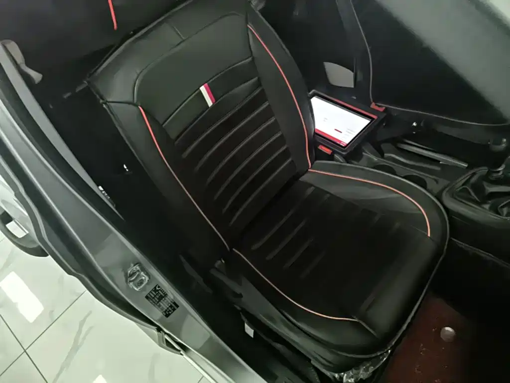 Wuling Hongguang V — миниатюра 25