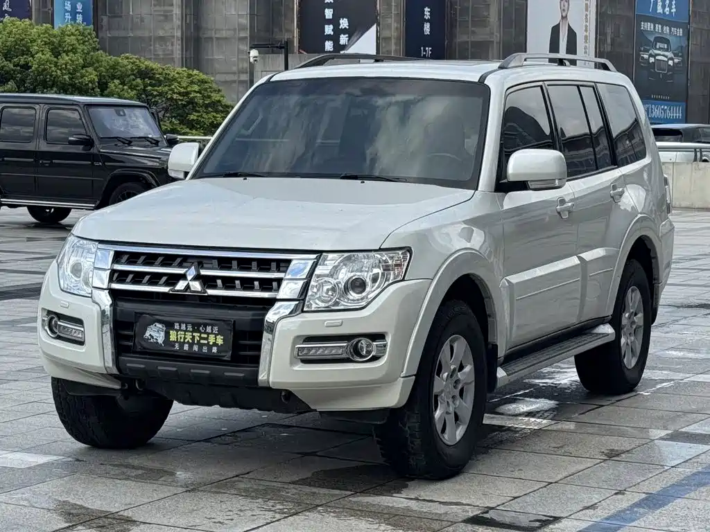 Mitsubishi Pajero (Import)