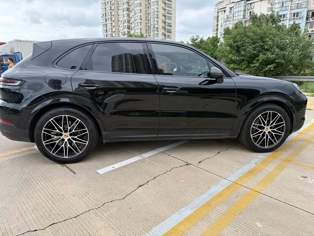 Porsche Cayenne — миниатюра 5