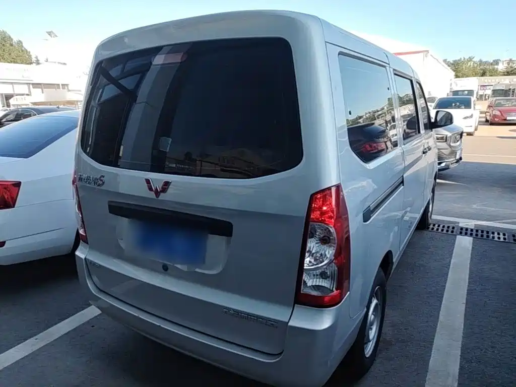 Wuling Rongguang S — миниатюра 7