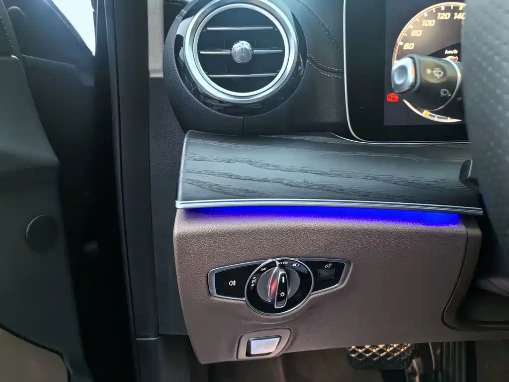 Mercedes-Benz E-Class — миниатюра 15
