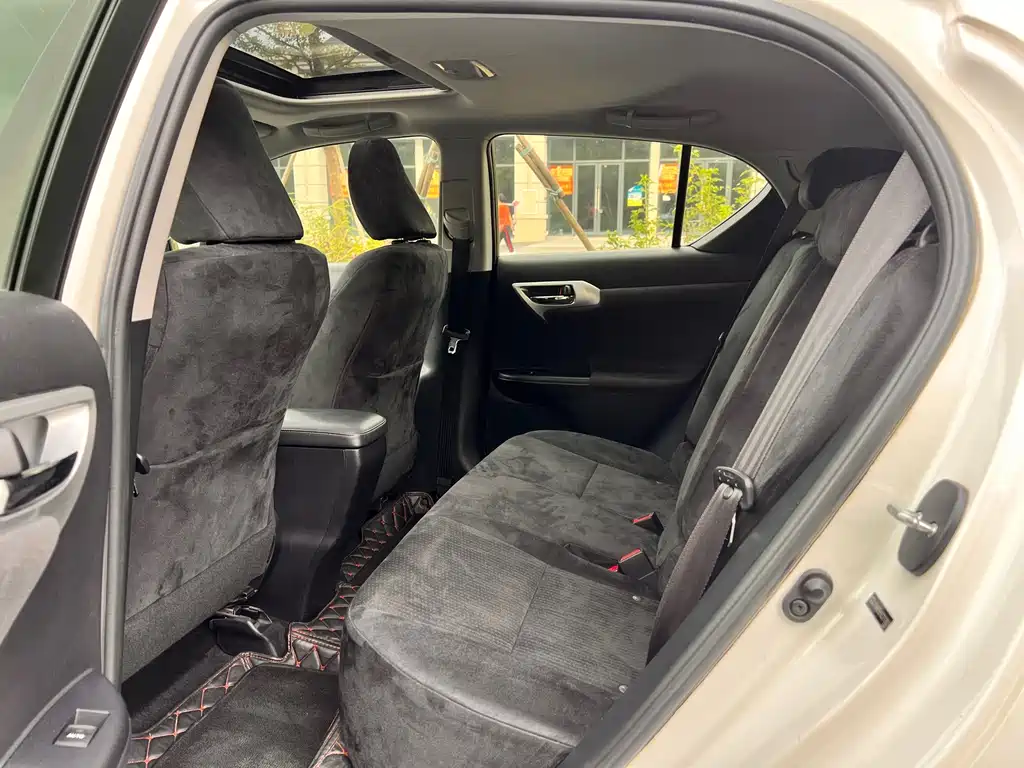 Lexus CT — миниатюра 15
