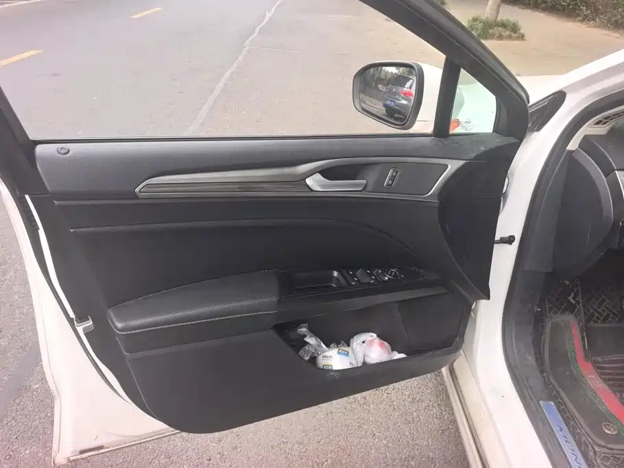 Ford Mondeo — миниатюра 7