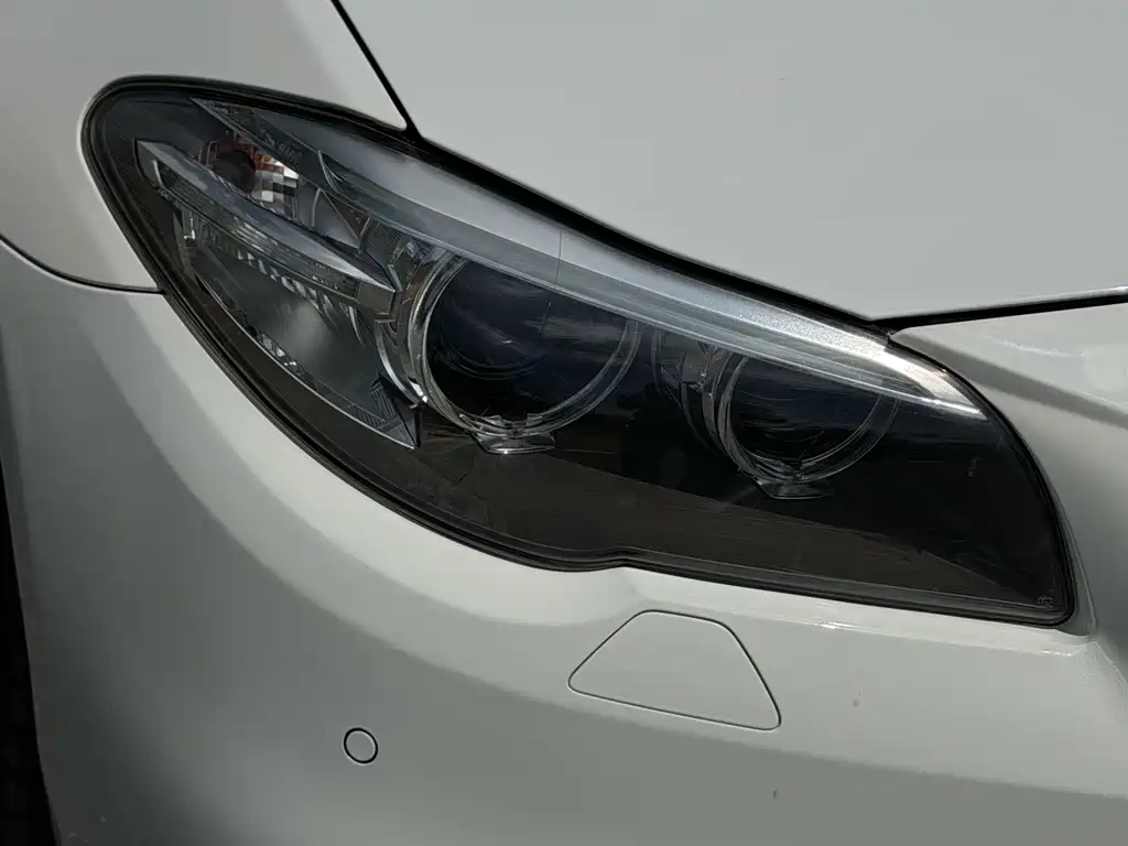 BMW 5 Series — миниатюра 4