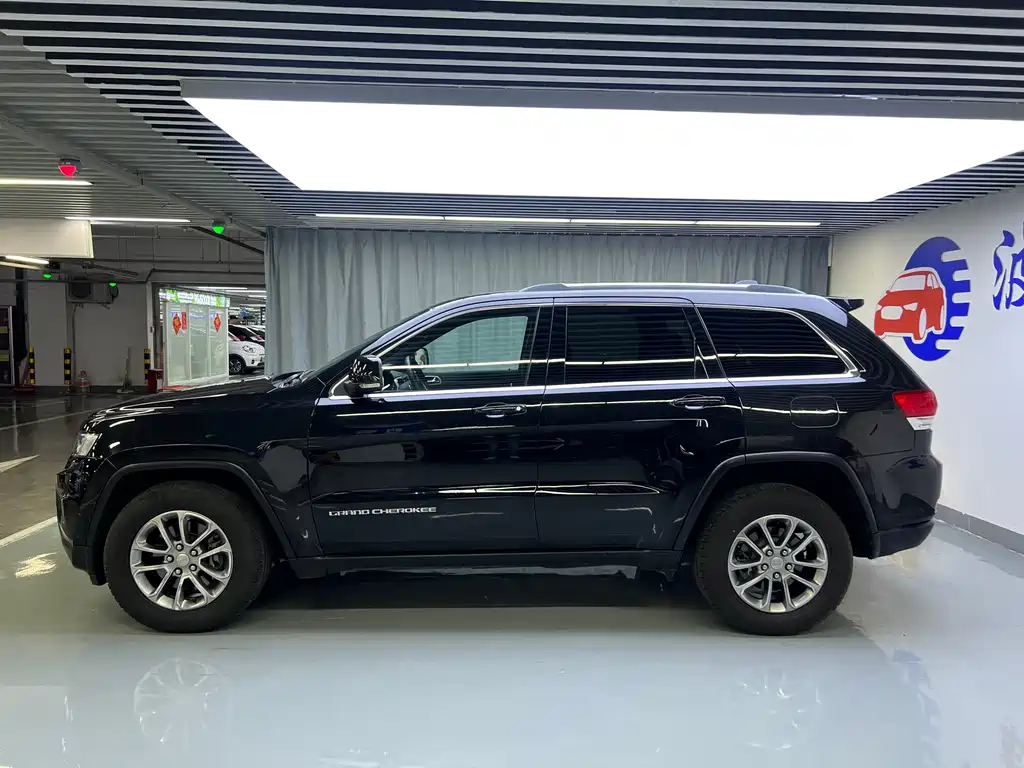 Jeep Grand Cherokee (Import) — миниатюра 4