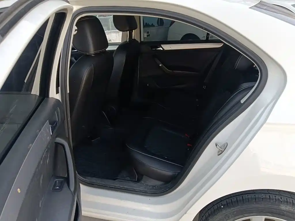 Skoda Rapid — миниатюра 17