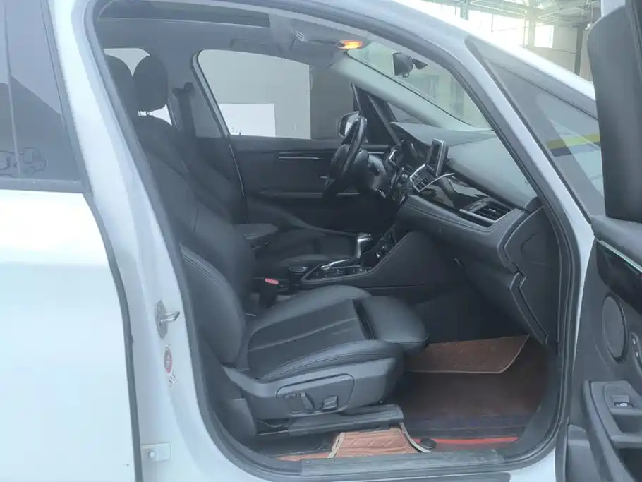 BMW 2 Series Active Tourer — миниатюра 8