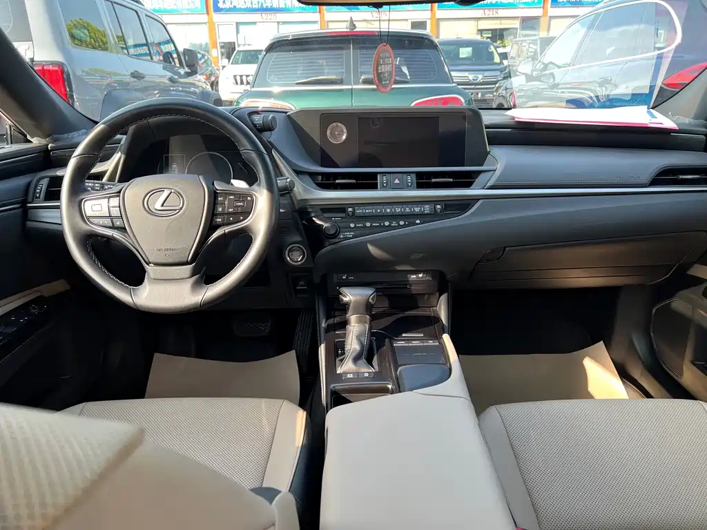 Lexus ES — миниатюра 12
