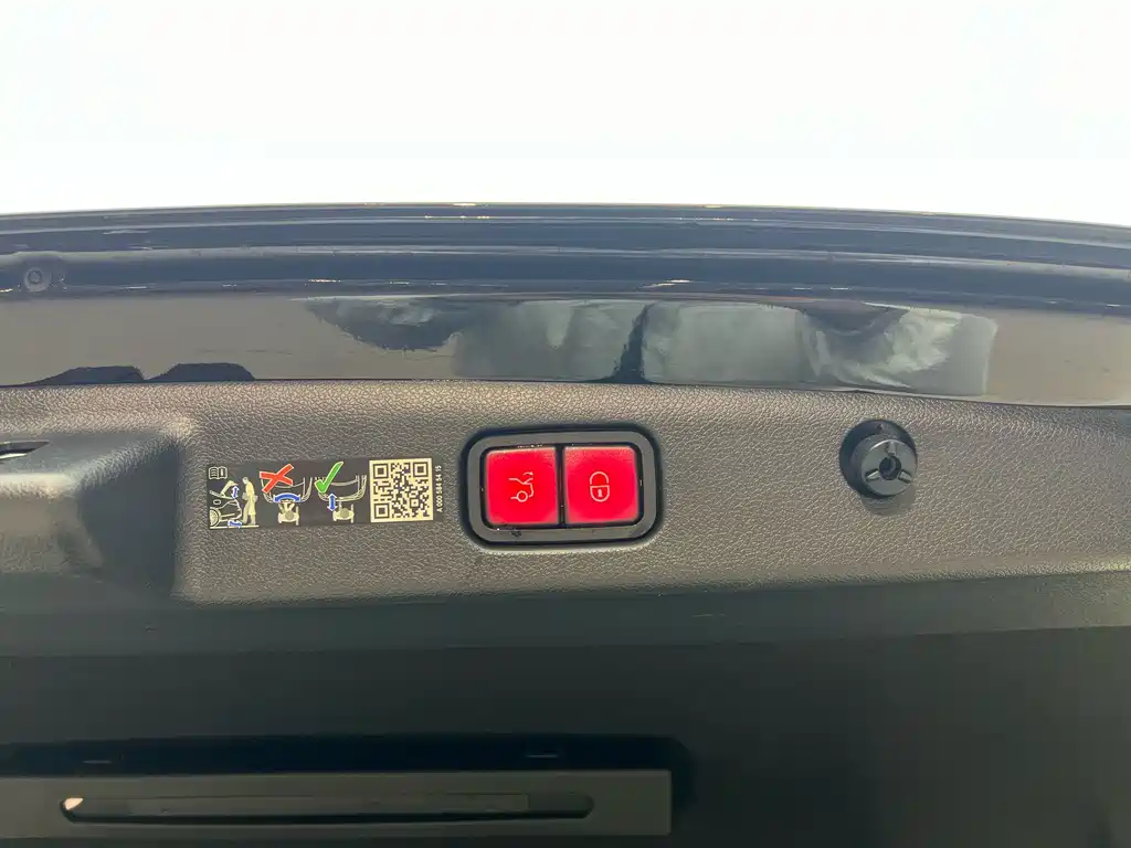 Mercedes-Benz E-Class New Energy — миниатюра 6