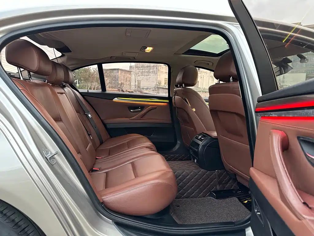 BMW 5 Series — миниатюра 8