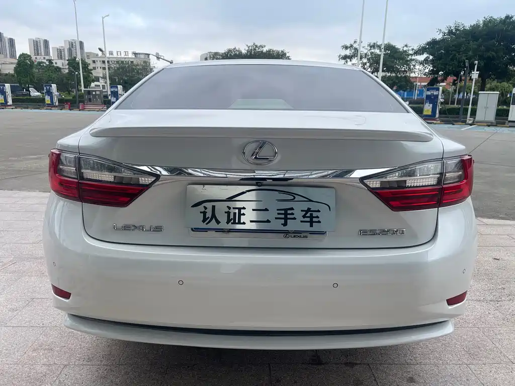 Lexus ES — миниатюра 8